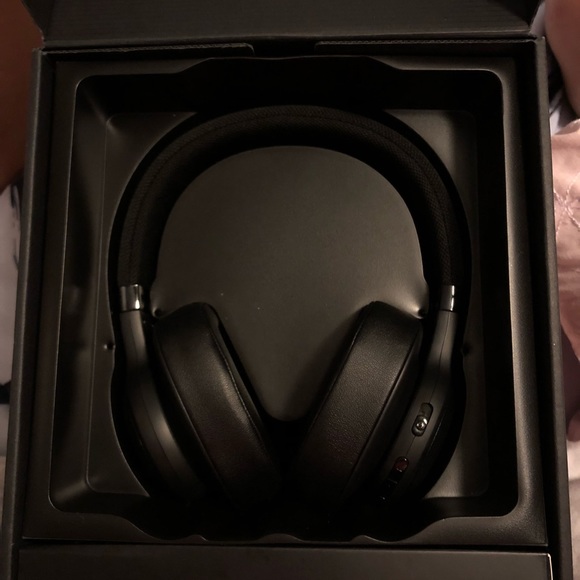 Wireless Headphones - Picture 1 of 2